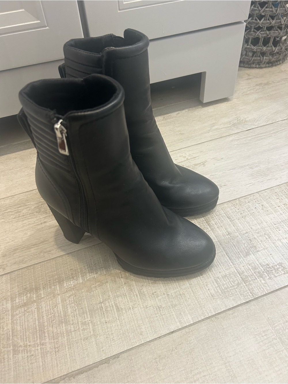 DKNY Black Leather Ankle Heeled Boots with Side Zip